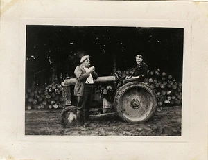 PHOTO ANCIENNE - VINTAGE SNAPSHOT - TRACTEUR FERMIER PAYSAN CIGARETTE - TRACTOR - Picture 1 of 1