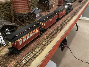 On30 RED W/ GOLD TRIM PASSENGER /COMBINE/BAGGAGE CAR KIT - Picture 1 of 21