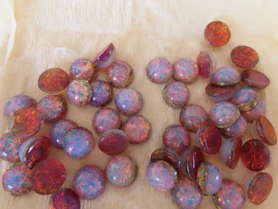 Pack completo 48 checos. Cabujones de vidrio 11 mm ópalo de fuego rosa. Foto 1 de 2
