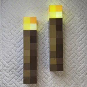 2 Minecraft 11" Leuchtfackeln Wandhalterung Lampe Nachtlicht Spielzeug ThinkGeek Mojang - Bild 1 von 4