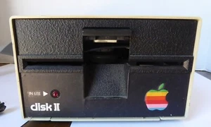 VINTAGE Apple A2M0003 - Disk II - Floppy Drive esterno 5,25" - Non testato - Foto 1 di 7
