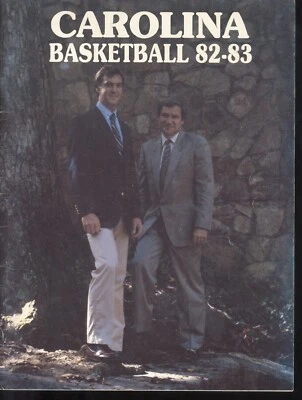 Anuario de baloncesto para hombre 1982-83 North Carolina Tar Heels con Michael Jordan Foto 1 de 4