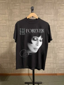 T-shirt Cher Forever Tour 2025 regalo per fan tutte le taglie dalla S alla 5XL T278 - Foto 1 di 3