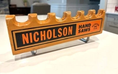 Sierra de mano Nicholson vintage ferretería exhibición y publicidad Foto 1 de 4