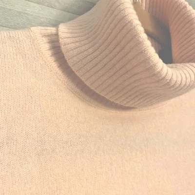 Suéter de Cachemira Rosa Cuello Alto Minimalista Boho Valerie Stevens Mujer Pequeño Foto 1 de 4