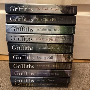 The Dr Ruth Galloway Mysteries 10 Books Boxed Set- Paperback, by Elly Griffiths - Bild 1 von 7