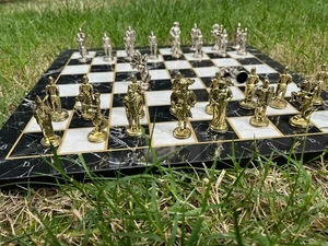 Historical Chess Set w\ Large Chessboard - Metal Chess Figures - Wood Chessboard - Picture 1 of 11