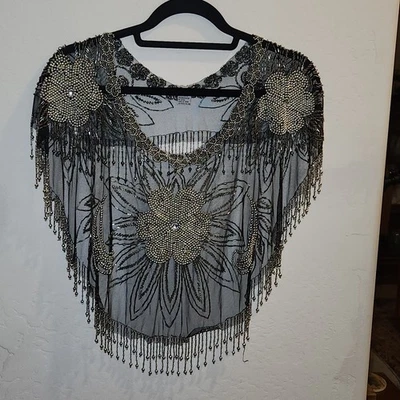 Elegante capa de tul negro y plata con cuentas sobre la cabeza pedrería floral fiesta Foto 1 de 4