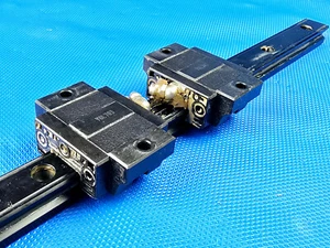 THK Linearführung mit 2 Schlitten YOL 703  SR20 X - Bild 1 von 6