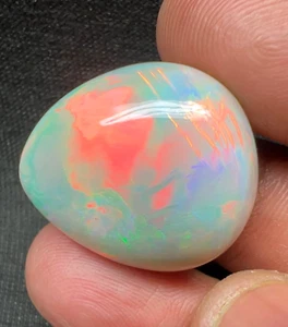 Raro opale Welo etiope 35,2 carati - 29x24x11 mm AAA cabochon gioco colori vivaci - Foto 1 di 5