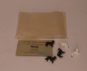 H0 1:87 VEB joyería de resina Quedlinburg perros / figuras embalaje original - Imagen 1 de 3
