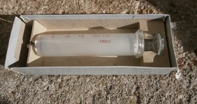 Ancienne seringue verre marque Ideal 20cc cabinet curiosité médecine laboratoire - Photo 1/4