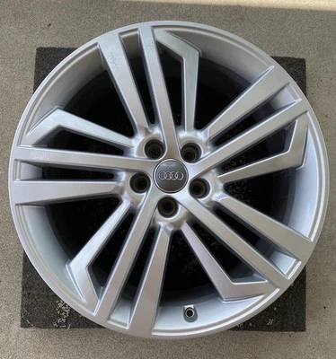 Llanta de fábrica plateada 80A601025AE OEM Audi Q5 2018 2019 2020 20" x 8 Foto 1 de 4