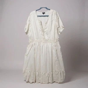 Vestido midi tórrido blanco con ojales con volantes cintura ajustada manga corta cuello en V Plus 4X - Imagen 1 de 12