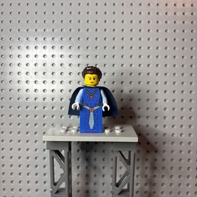 LEGO NEXO KNIGHTS 70335 Queen Halbert - Dark Blue Cape Minifigure! NEX018!