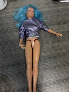 Muñeca y camisa Hasbro Jem & The Holograms Aja Truly Outrageous Blue Hair 1985 de colección - Imagen 1 de 7
