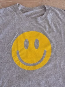 Smiley Happy Face T-Shirt Heather Gray Marke Gildan Herren Größe 2XL - Bild 1 von 9