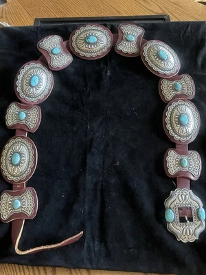 Cinturón Concho. Unisex. Alrededor de 1990-2000. Kurt Smith original, firmado. Longitud 42 pulgadas Foto 1 de 2