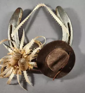 Herradura Metal Pared Arte Decoración Vaquero Marrón Sombrero Cinta Hecho a Mano Artesanía - Imagen 1 de 3
