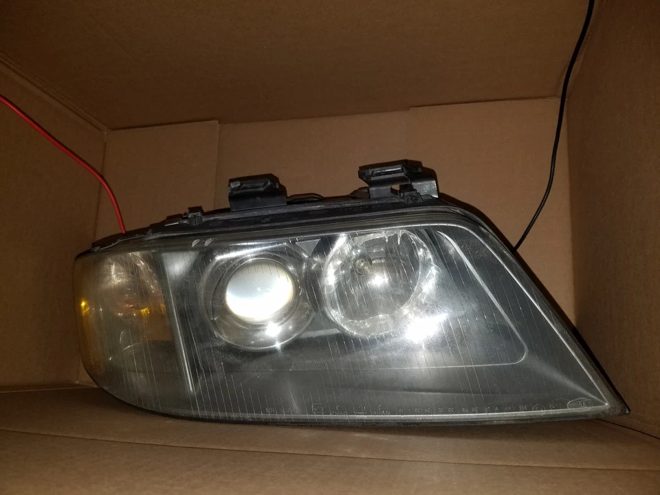 2001 2002 2003 2004 2005 AUDI ALLROAD ПАССАЖИР СПРАВА КСЕНОНОВАЯ ФАРА - Изображение 1 из 4