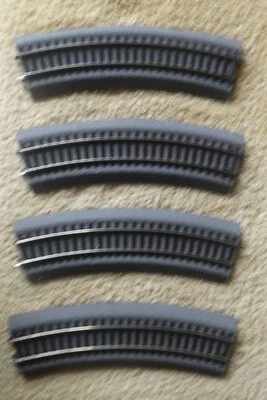 Roco LINE   42522    (Spur H0)    4 Stück  Gleis gebogen  R2  (C-Gleis)  - A2 - Bild 1 von 2