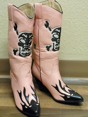 Botas para mujer Pink Kiss Ryder de cuero vegano calavera N huesos media pantorrilla talla 7,5 B Foto 1 de 4