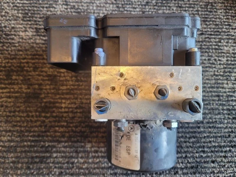 2009-2010 Mercedes C230 C300 C350 OEM ABS Brake Pump Module Anti-Lock Brake Unit - Image 1 of 4
