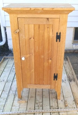 Gabinete de gelatina de pino sin terminar TODO DE MADERA DE COLECCIÓN. TORNILLADO, CLAVADO Y CLAVOS. db Foto 1 de 4