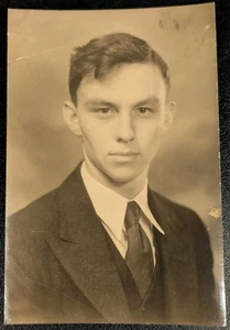 Vintage 1940er Foto Hübscher junger Mann Karo Knochen Jawline Gay Interesse - Bild 1 von 4