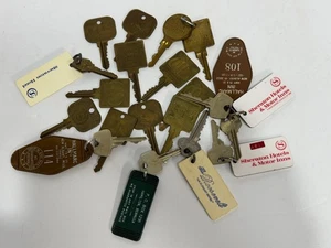 Lot of 18 Old Hotel Keys (Most are Brass) - Picture 1 of 8