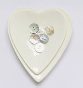 Stunning Pearl Shell Button With A Sheen 6 Pcs