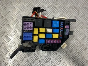 #52 HYUNDAI COUPE FUSE BOX - Picture 1 of 5