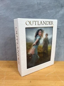OUTLANDER Staffel 1 V.1 Ltd. Sammler Ed. Blu-ray DIGIBOOK + Objektiv - Bild 1 von 5