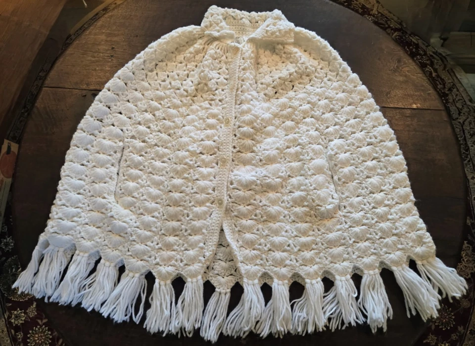 PONCHO blanco vintage años 60 70 ganchillo a mano con chal de mayor peso COLLAR Foto 1 de 4