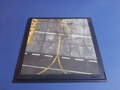 1/72 desert airfield section with base  cm 26 x 26 sezione pista aeroporto ( A ) - Immagine 1 di 3