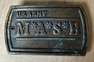 Vintage M.A.S.H. Fibbia da cintura in ottone, SHOW TV, LEE NYC 4077th, 20th Century Fox 2,25"w - Foto 1 di 4