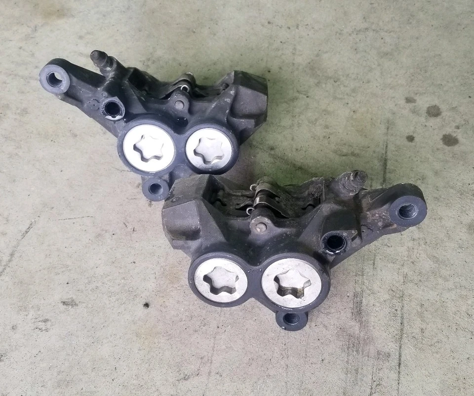 06 2006 YAMAHA FZS1000 FZS1 FZS-1 FZ-1 CALIPER FRONT LEFT + RIGHT BRAKE OEM - Image 1 of 1