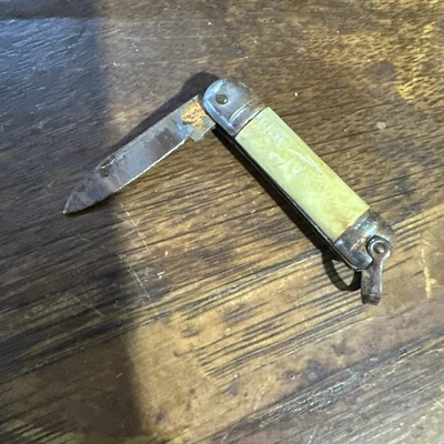 vintage MINIATURE pocket knife PEARL 1950's 1.25" tiny - Image 1 of 4