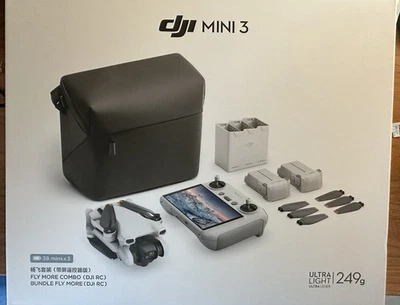 DJI Mini 3 Fly More Combo 4K UHD  249g Drone con RC 5,5” + 3 Batterie con borsa - Immagine 1 di 4