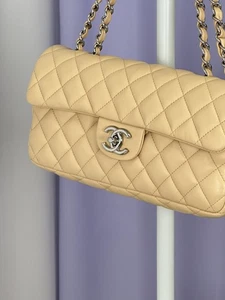 CHANEL Beige klassische Baguette Schultertasche 12VCHB22258 117888384 - Picture 1 of 13