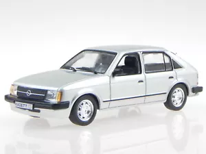 Opel Kadett D 5-door silver diecast modelcar in showcase 1:43 - Picture 1 of 4