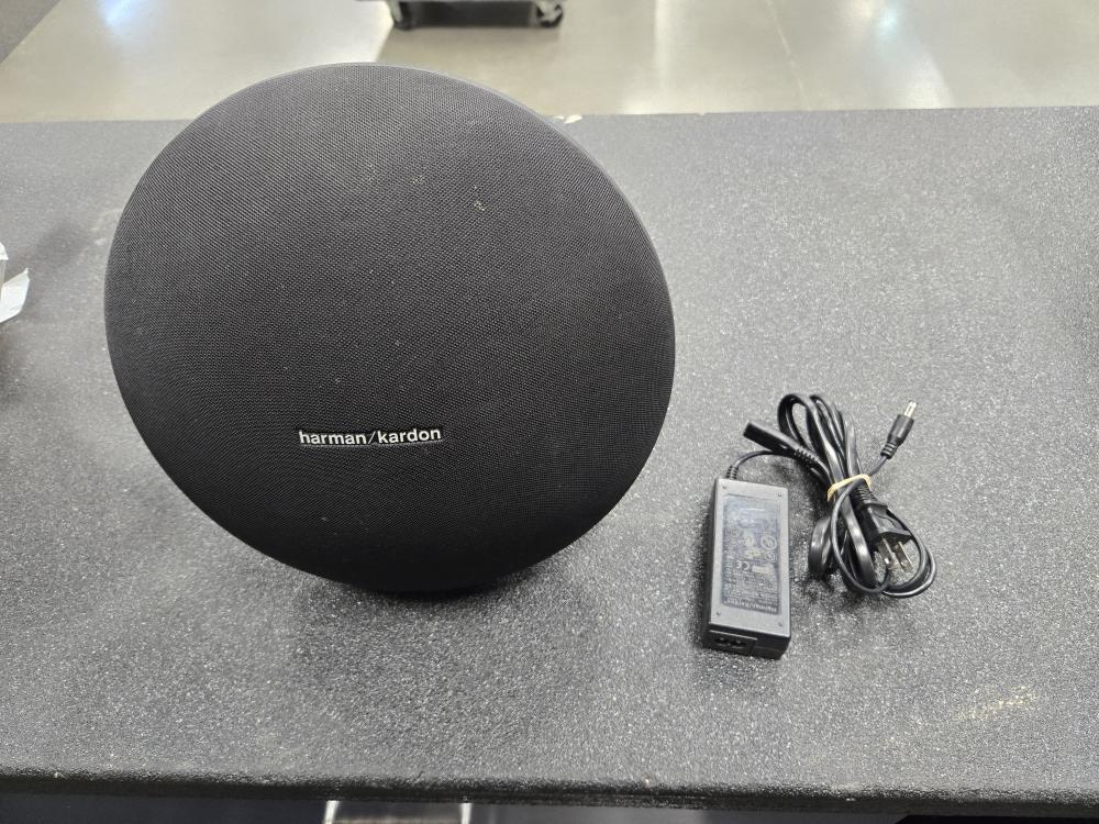 Harman Kardon Onyx Studio 4 Bluetooth Docks & Mini Speakers Harman Kardon Onyx Studio 4 Bluetooth Docks & Mini Speakers