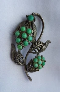 Brooch ~ Green Opaque Stones ~ Floral Design ~ Pewter Metal - Picture 1 of 8