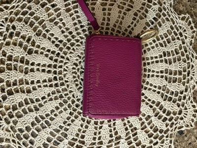 Cartera Vera Bradley pequeña con cremallera alrededor de cuero granulado en magenta Foto 1 de 4