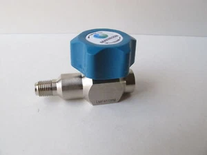 Válvula de diafragma Matheson LMF4373PB 3500 psi, entrada MNPT de 1/4"", salida FNPT de 1/4 - Imagen 1 de 5