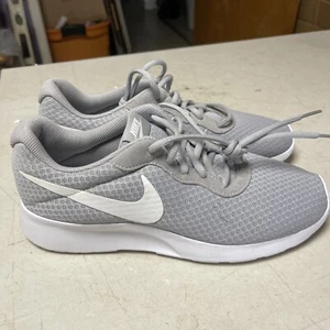 Nike Tanjun Running Shoes Sneakers Low Gray White 812654-010 Men’s Size 8.5 - Picture 1 of 15
