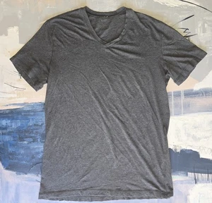 Lululemon graues Basic Kurzarm V-Ausschnitt T-Shirt Herren L? - Bild 1 von 4