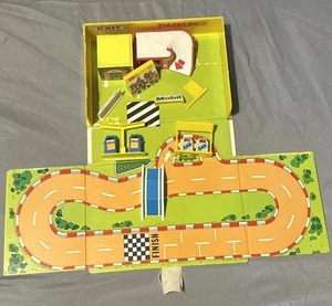 Vintage Micro Machines Speedway Service. Spielset mit Teilen - Bild 1 von 5