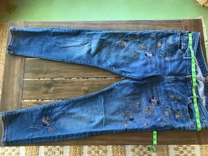 Torrid Premium Embroidered Jeans Bling Size 14R Medium Wash - Picture 1 of 11