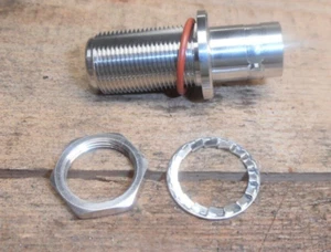 SUHNER N Type to C type Bulkhead adaptor 34 C-N-50-2/133 NE Bagged - Picture 1 of 1